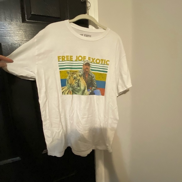 “Free Joe Exotic” Graphic T-Shirt - Picture 1 of 3